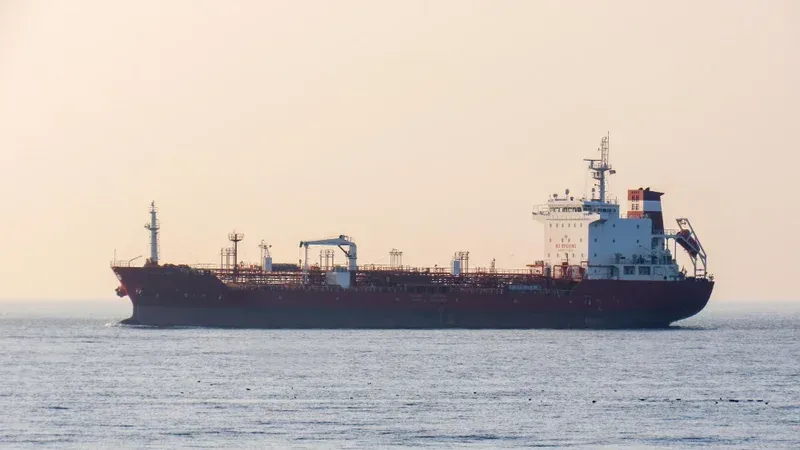 Oil tanker